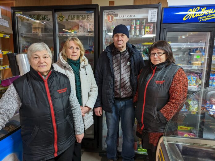 Про Золочів тоді говорила вся Україна. Як його вбивають колишні брати. І дуже важливою справою стало забезпечення селища харчовими продуктами.