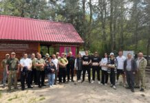 Для ветеранів провели «мандротерапію» з висадженням дубів та родинним відпочинком